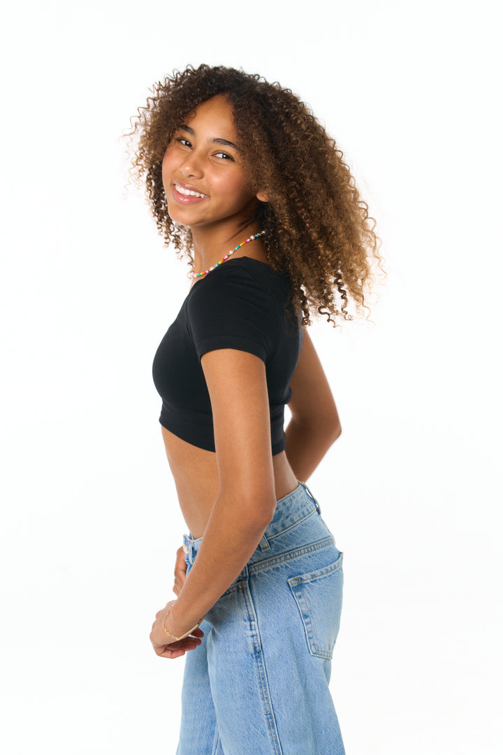 Junior Short Sleeve Curved Bottom Crop Top