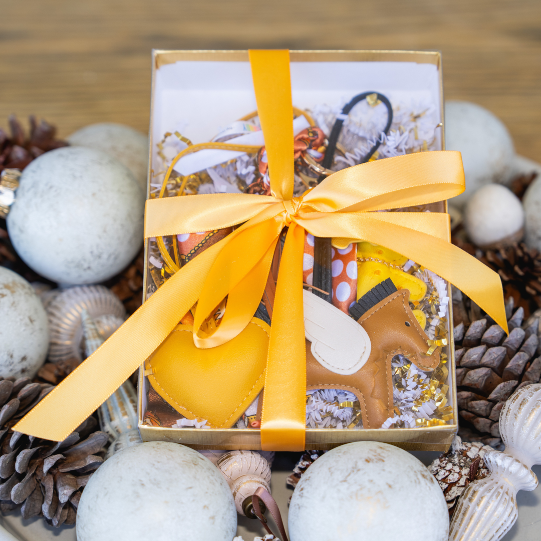 Oprah's Favorite Things 2025 -Brown/Yellow Bag Charm Set